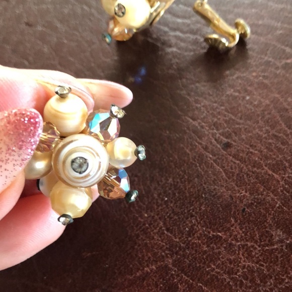 Vintage Vendome clip on crystal and faux pearl earrings mid century OS - Picture 6 of 6
